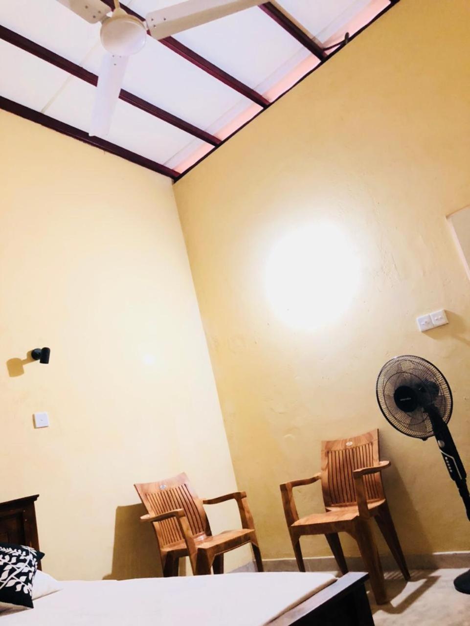 House Of Ahasna Bed & Breakfast Katunayaka Bagian luar foto
