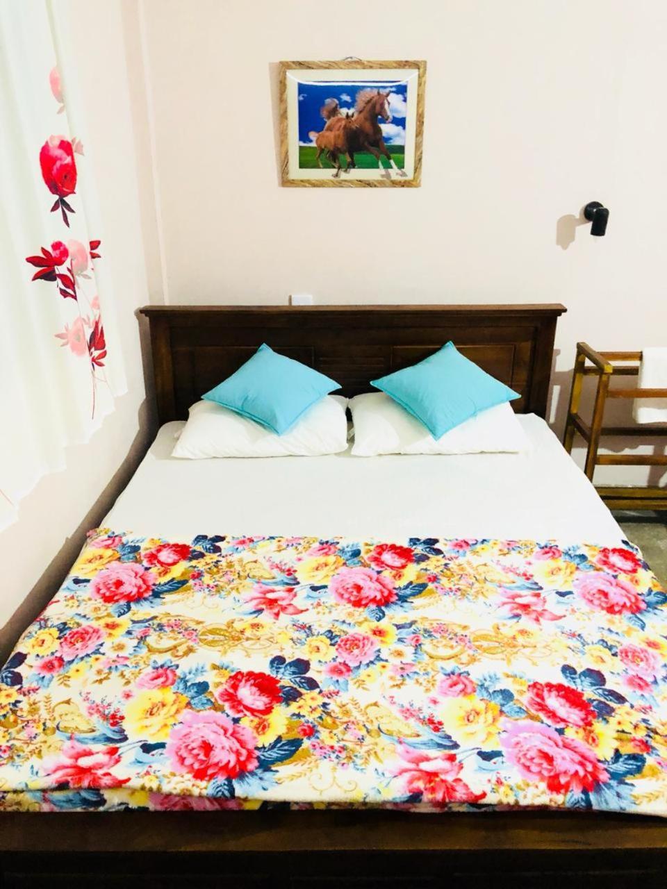 House Of Ahasna Bed & Breakfast Katunayaka Bagian luar foto