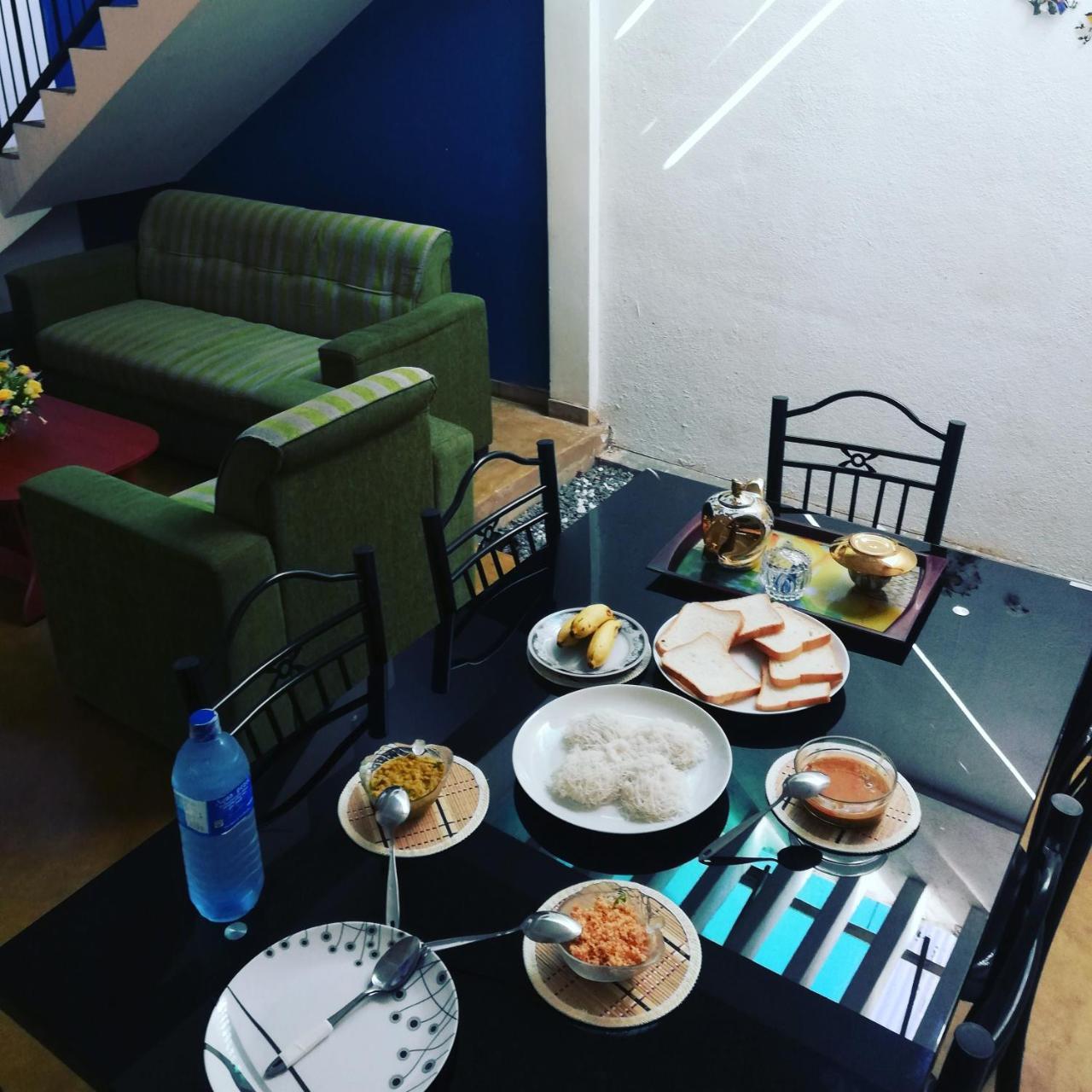 House Of Ahasna Bed & Breakfast Katunayaka Bagian luar foto